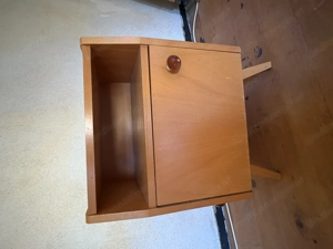 Lattenrost u Nachtschrank