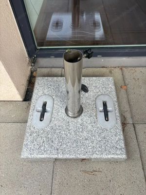 Schirmständer Granit 40 kg   mit Rollen