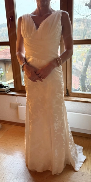 Elegantes Brautkleid aus champagnerfarbener Seide   Maßanfertigung, Gr. 38 Bild 2
