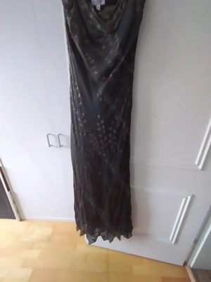 Langes Abendkleid mit Perlendeko, dunkler Braunton, mit passendem Jäckchen Bild 3