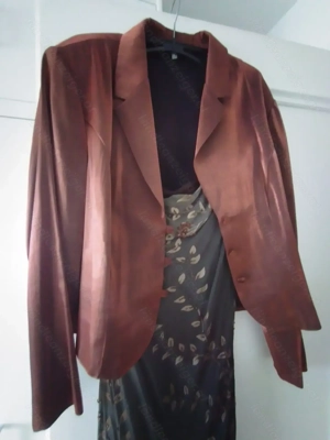 Langes Abendkleid mit Perlendeko, dunkler Braunton, mit passendem Jäckchen Bild 4