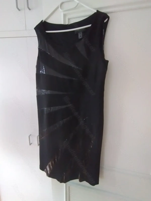 Abendkleid midi, schwarz mit Pailetteneinsätzen; Gr 44, dazu passendes Jäckchen Bild 2