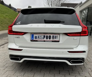 Volvo V60 T6 AWD Recharge PHEV R-Design Bild 2