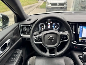 Volvo V60 T6 AWD Recharge PHEV R-Design Bild 7