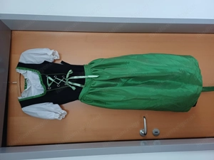 Dirndl komplett mit Bluse und Schürze