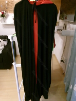 rot - schwarze Umhänge für Fasching 