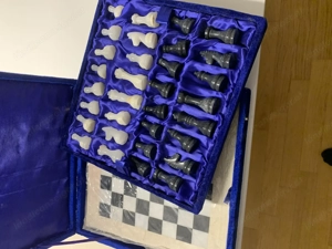 Schachfiguren aus Marmor handgefertigt 