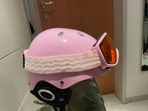 Skihelm und Brille
