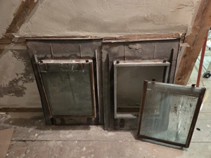 2 Dachfenster Dachluken, kippbar, alt