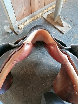 Röösli Dressursattel, gebraucht, neu gepolstert Bild 2