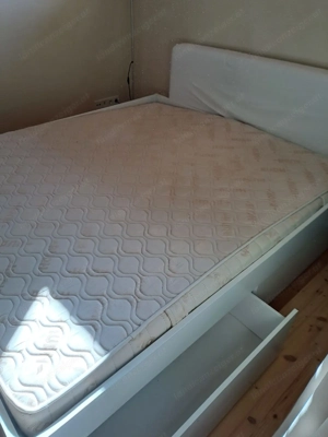 Doppelbett weiß, große Laden zu verschenken