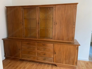 Wunderschöne Anrichte mit Vitrine und Barschrank aus Vollholz