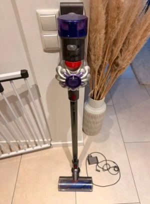 Dyson v8 voll funktionsfähig ! Mit Ladekabel  Bild 5
