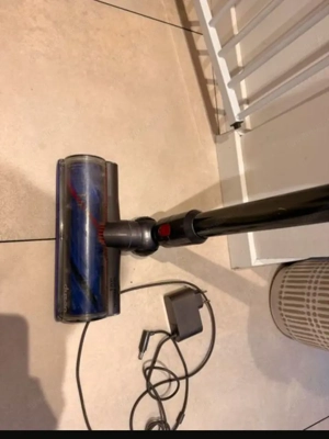 Dyson v8 voll funktionsfähig ! Mit Ladekabel  Bild 3