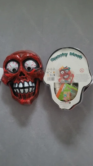 Halloween-Masken gruselig mit Süßigkeiten Bild 3