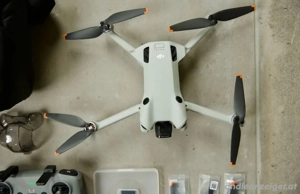 DJI Mini 4 Pro Fly More Combo   Drohne   wie neu, inklusive Zubehör