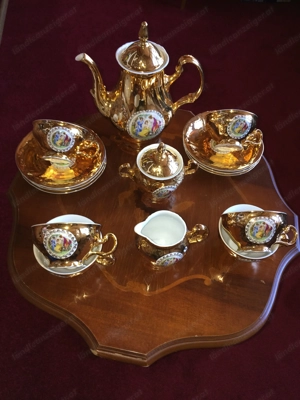 Weihnachtsgeschenk? Kaffeeset aus goldbeschichtetem Porzellan mit Allegorien von A. Kauffmann  Bild 2