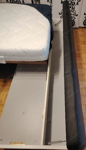 Bett mit LED Beleuchtung  Bild 3