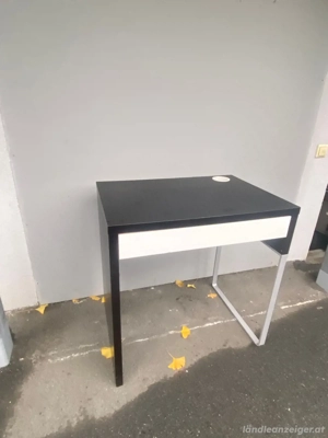 schreibtisch