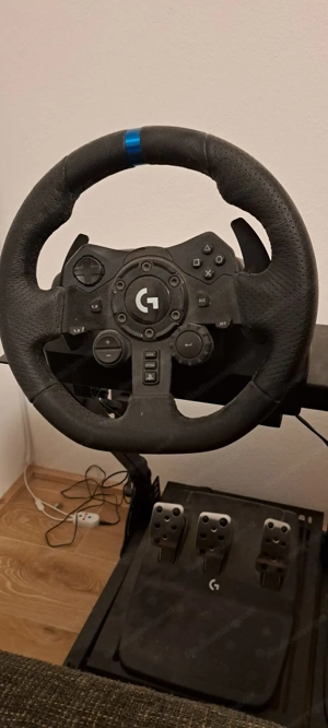 Logitech Rennlenkrad + Pedale Schwarz, inklusive Lenkradständer für Logitech Bild 2
