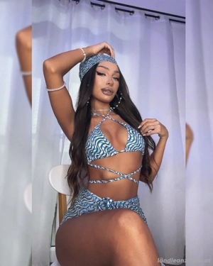 hallo ich bien Karina 