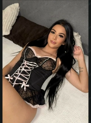 Hallo, ich heiße Selena und bin eine attraktive Bild 5