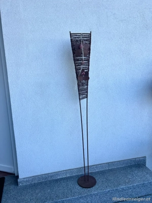 rostiger Metallständer - Deko