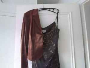 Langes Abendkleid (80% Seide) in dunklem Braun mit passendem Jäckchen, Gr 42 Bild 2