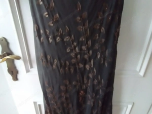 Langes Abendkleid (80% Seide) in dunklem Braun mit passendem Jäckchen, Gr 42 Bild 3