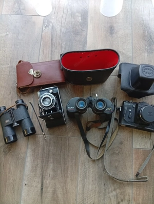 Antiquitäten :  2 Fotoapparate, 2 Ferngläser (Leitz, Zenit, Feria,Agfa))