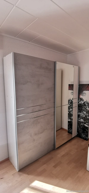 Kleiderschrank zu verschenken Bild 3