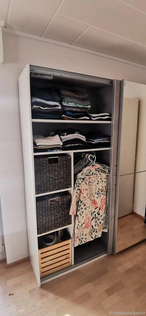 Kleiderschrank zu verschenken Bild 5