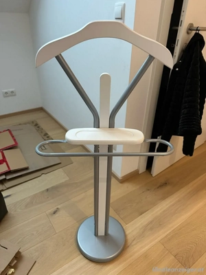 Herrendiener zu verschenken