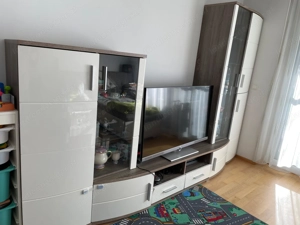 Wohnwand mit Vitrine Bild 3