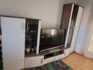 Wohnwand mit Vitrine Bild 2