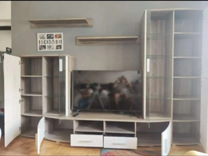 Wohnwand mit Vitrine Bild 4