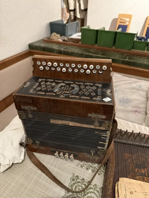 Antike Harmonika   Akkordeon
