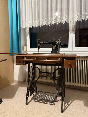 Singer Nähmaschine mit Tisch