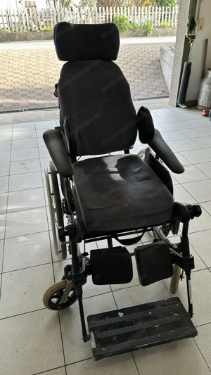 Pflege Rollstuhl zu verschenken.