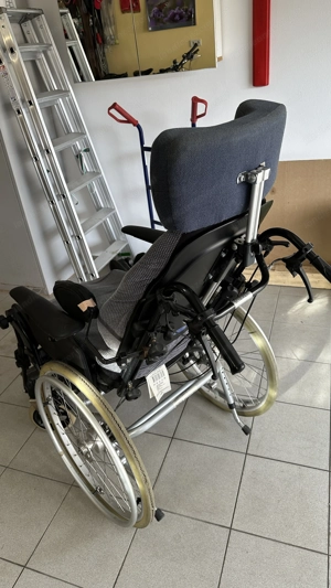 Pflege Rollstuhl zu verschenken. Bild 2