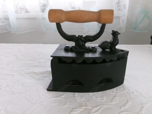 altes Gußeisernes Bügeleisen  Bild 2