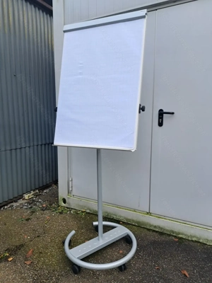 Flipchart neuwertig, fahrbar Bild 2