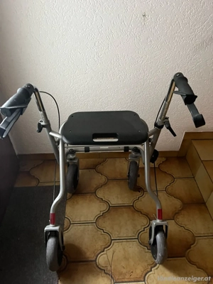 Gut erhaltener Rollator Bild 2