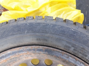 Winterreifen mit Spikes Bild 3