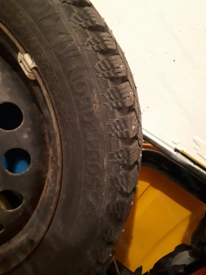 Winterreifen mit Spikes Bild 2