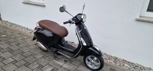 Verkaufe eine Vespa Primavera 50 2T in Schwarz