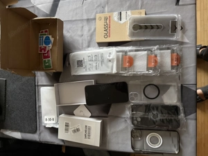 iPhone 14 Plus mit viel Zubehör wie neu  Bild 4