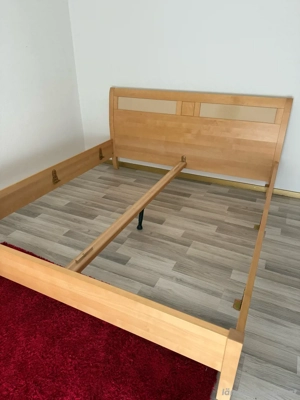 Bett-Gestell aus Holz