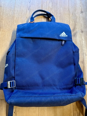 Adidas Rucksack mit Tragegriffe (auch als Wickelrucksack)