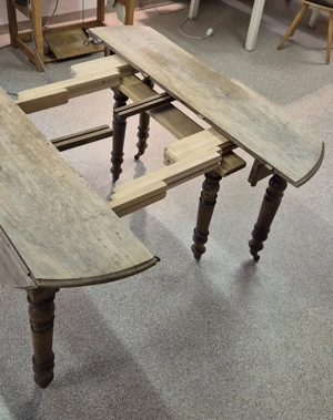 Esstisch,Massivholz Nuss, ausziehbar  Bild 3